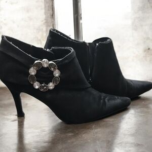 Elegant Black Ankle Boots with Decorative Buckle